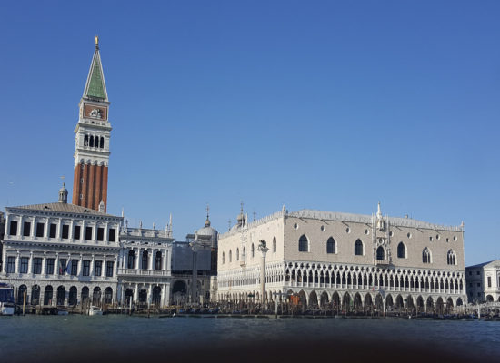 Book Unmissable Venice guided tour. Learn about Saint Mark's Square, take a gondola ride and visit Murano the island of glass