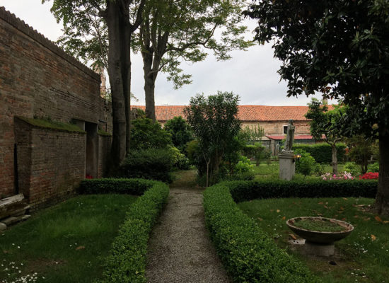 Book Venice Secret Gardens private guided tour