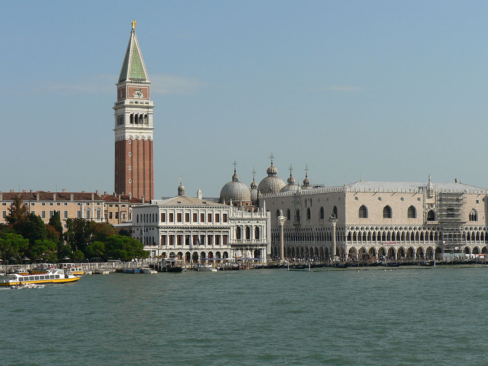 Book A Day in Venice private guided tour or see Venice with less walking