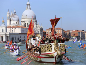 See the Regata with Venice Guide and Boat